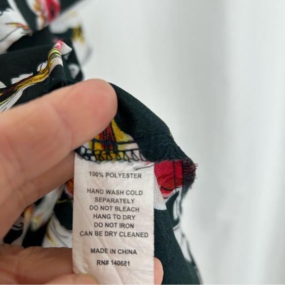 Unique Vintage black floral blouse button up flutter sleeves size 14 - Picture 2 of 5